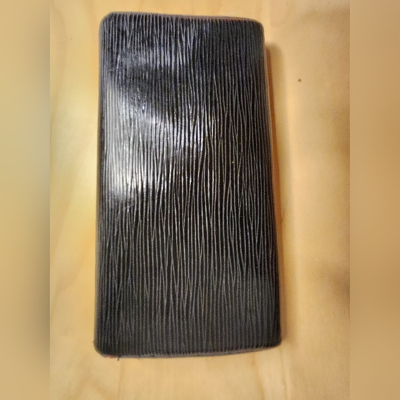 AUTHENTIC Louis Vuitton Epi leather Porte Tresor International wallet. Black. - Picture 4 of 12